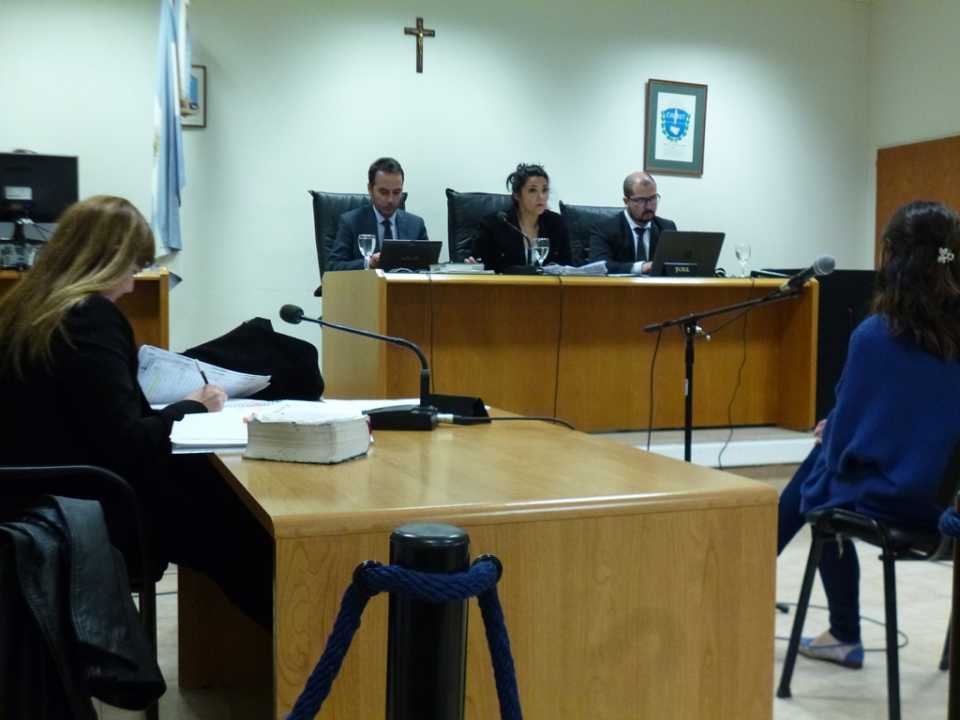  El tribunal en pleno resolvió confirmar la sentencia condenatoria de primera y segunda instancia contra Enzo Uranga y Lautaro Hernández