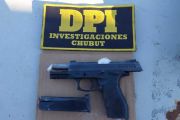 Un allanamiento pedido por la Fiscalía permitió secuestrar armas y drogas