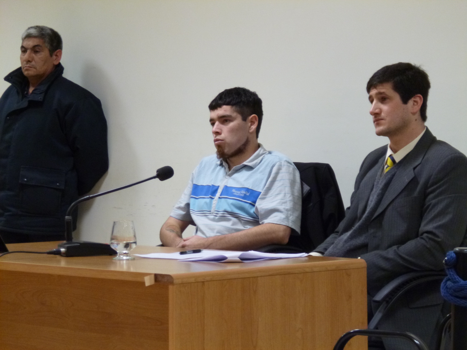 Ariel_lvarez_y_su_defensor_en_la_audiencia