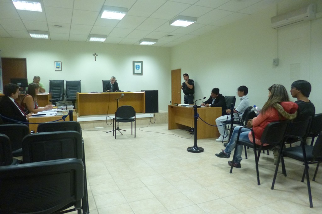 fiscal_funcionario_juez_defensor_e_imputado_vallejos_en_aud_ch