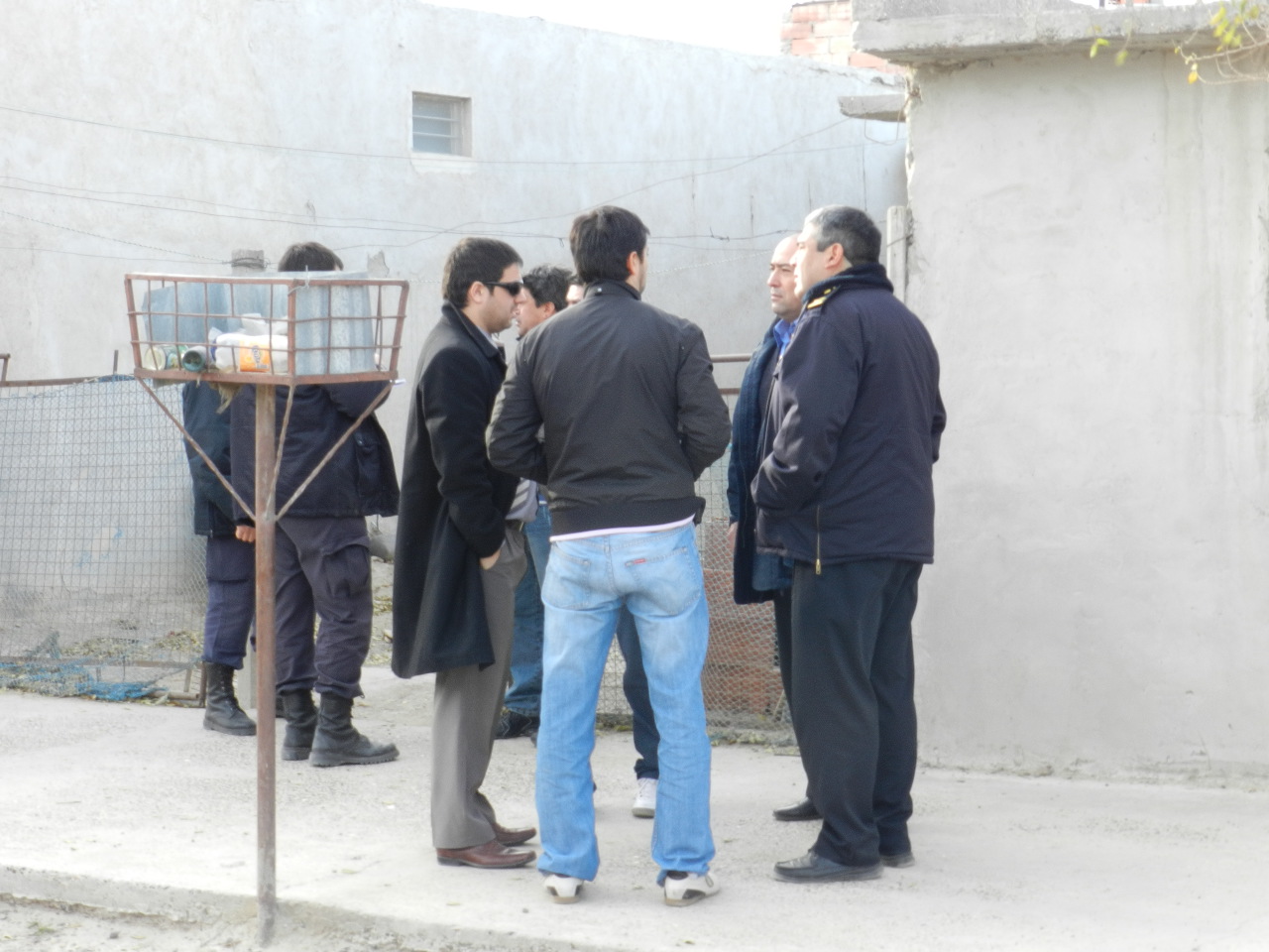 Fiscales y policías en el lugar