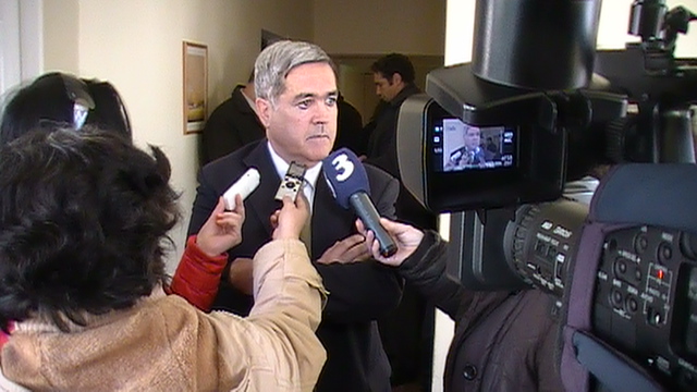 El doctor Miquelarena atendió consultas de la prensa