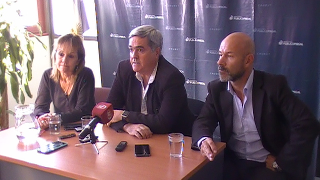 La conferencia de prensa fue encabezada por el procurador Jorge Miquelarena