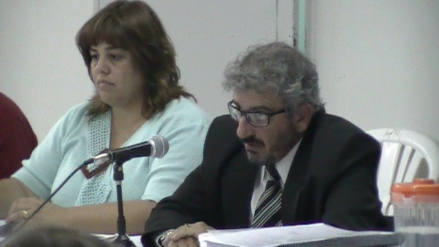 Los doctores Mirta Moreno y César Zaratiegui en pleno trabajo