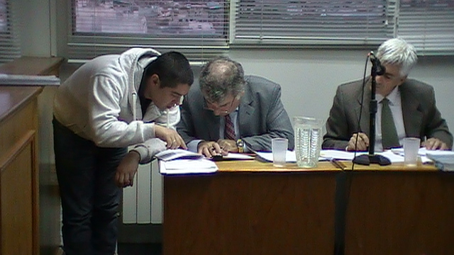 Los acusados consultan a defensores