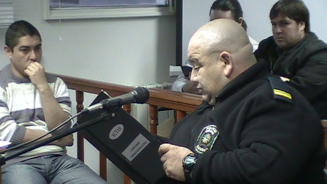 Uno de los testigos durante el debate