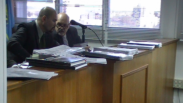Los jueces en un momento de deliberaciones