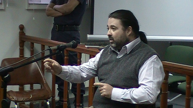 Pablo Morales efectuando su declaración