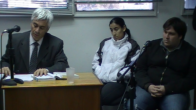 El doctor Castro y sus defendidos Martín Solís y Laura Córdoba