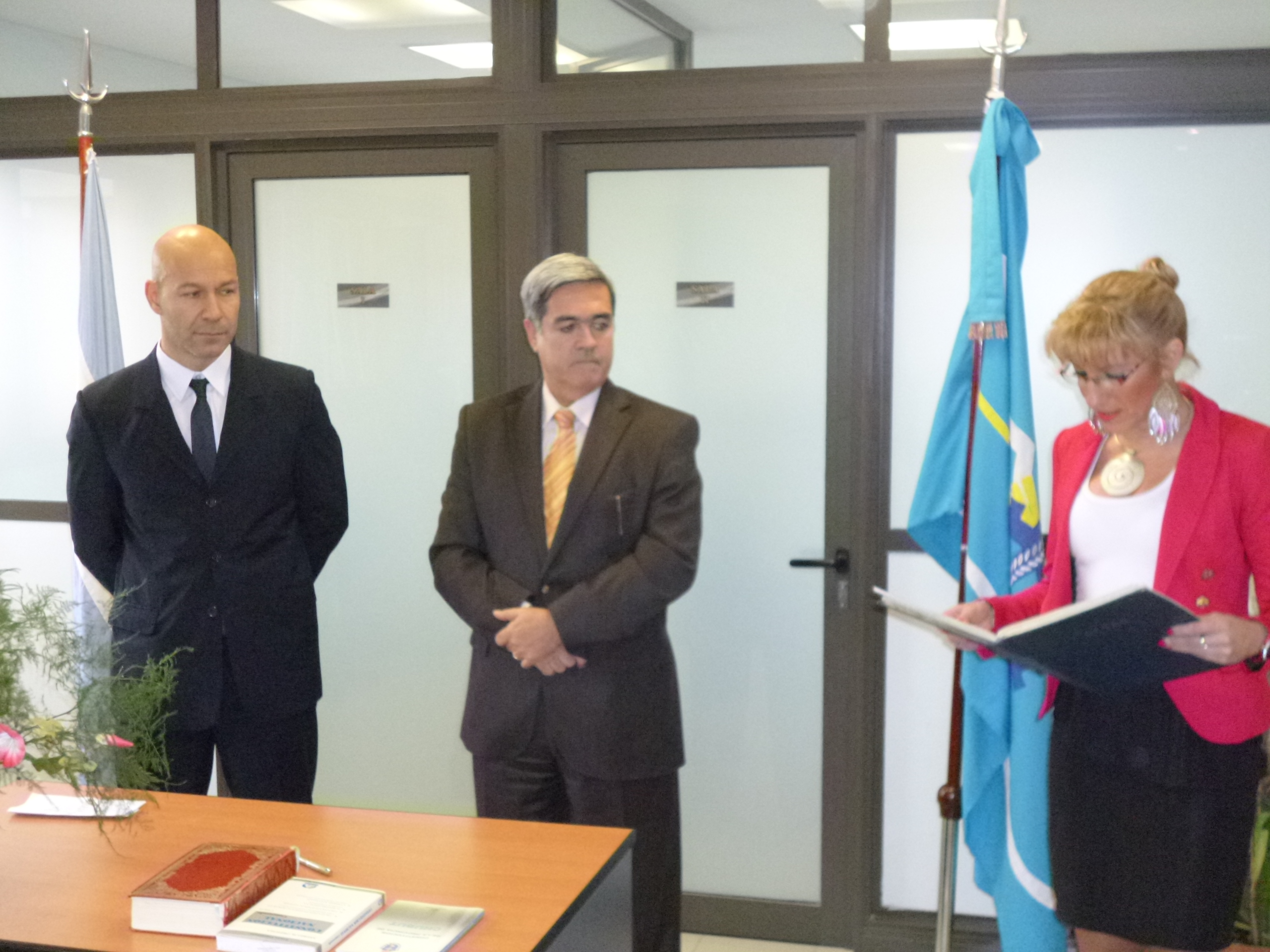 Momento en que se da lectura al acta de asunción