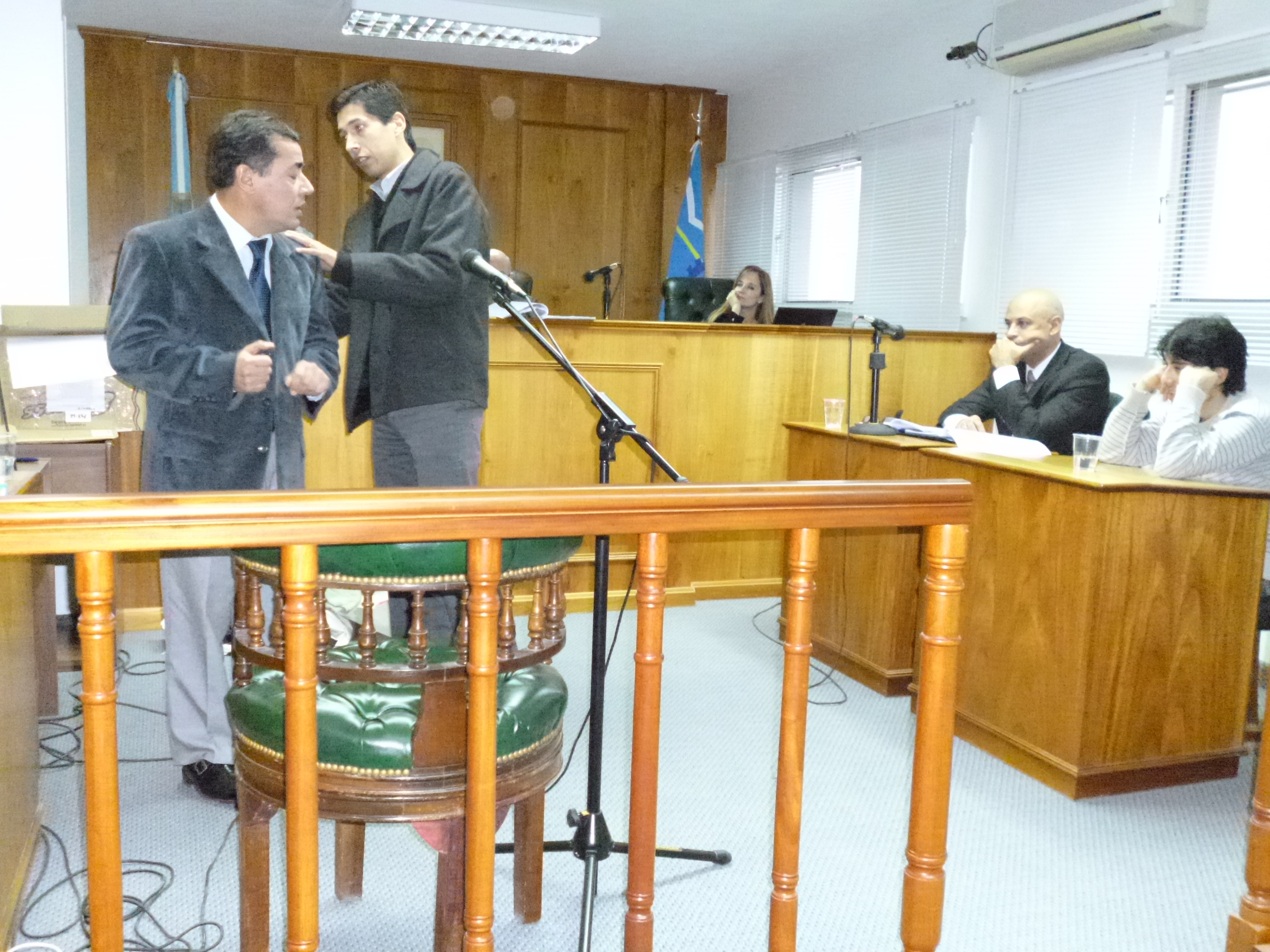El titular de policía científica representando durante el juicio
