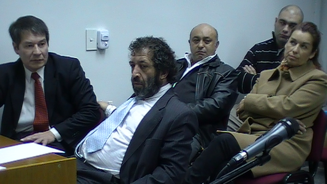 Defensores y acusados durante los alegatos