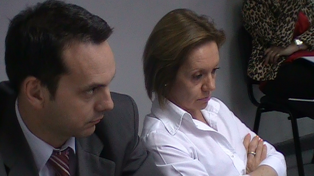 La fiscal Silvia Pereira junto al funcionario Lucas Koltsch