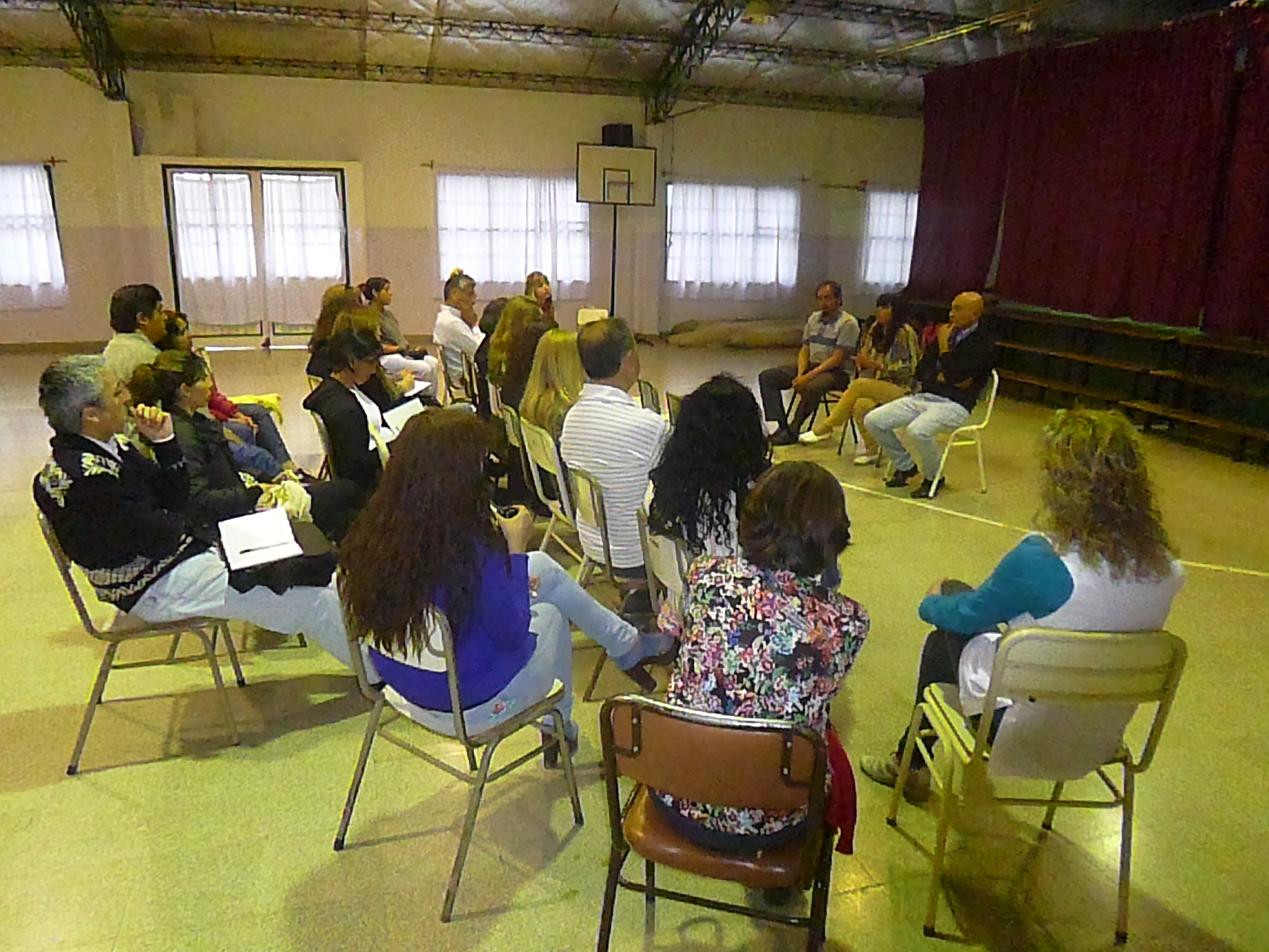 Los integrantes del savd en escuela del barrio Etchepare