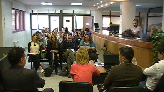 Alumnos universitarios en la fiscalía